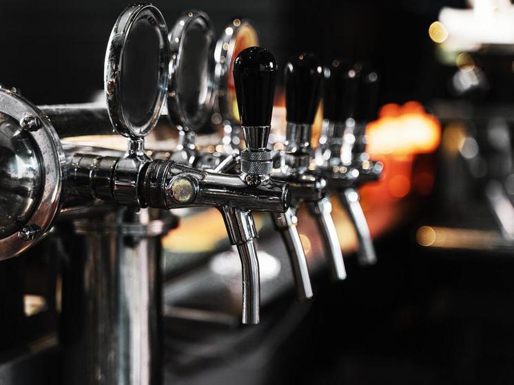 Пьяный житель Петрозаводска устроил на рассвете дебош в пивной