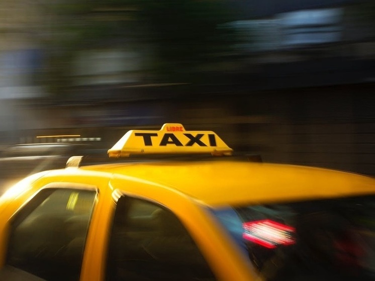 Наведет порядок или загубит: как закон о такси приживается в Псковской области
