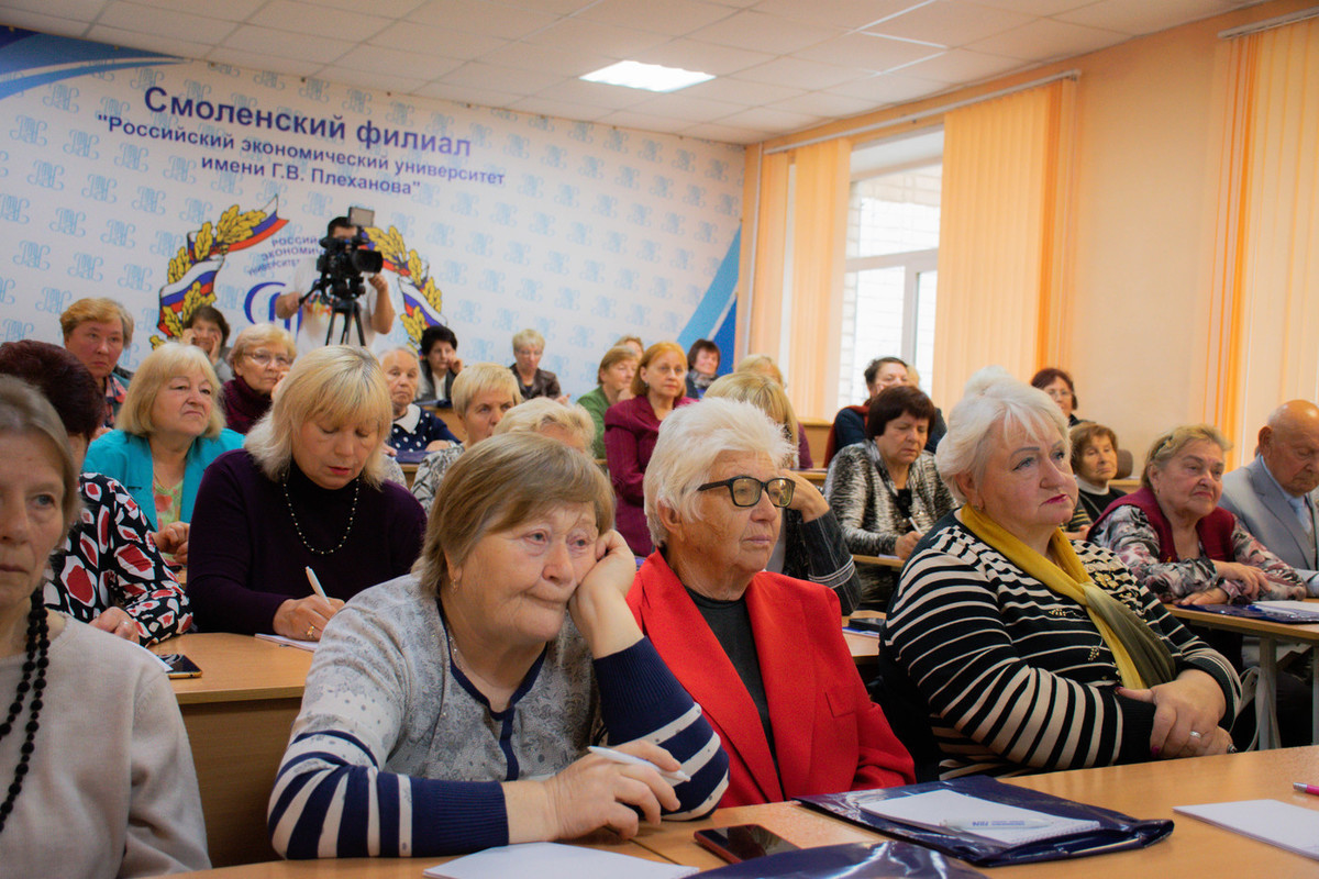 В Смоленске прошел чемпионат по финансовой грамотности среди людей серебряного возраста
