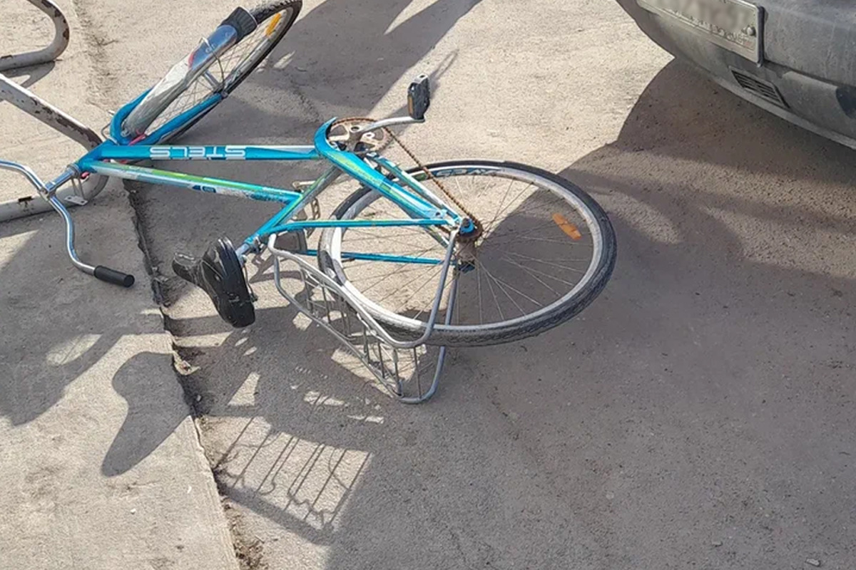 В Ивановской области столкнулись пожилая велосипедистка и пьяный мужчина на мопеде