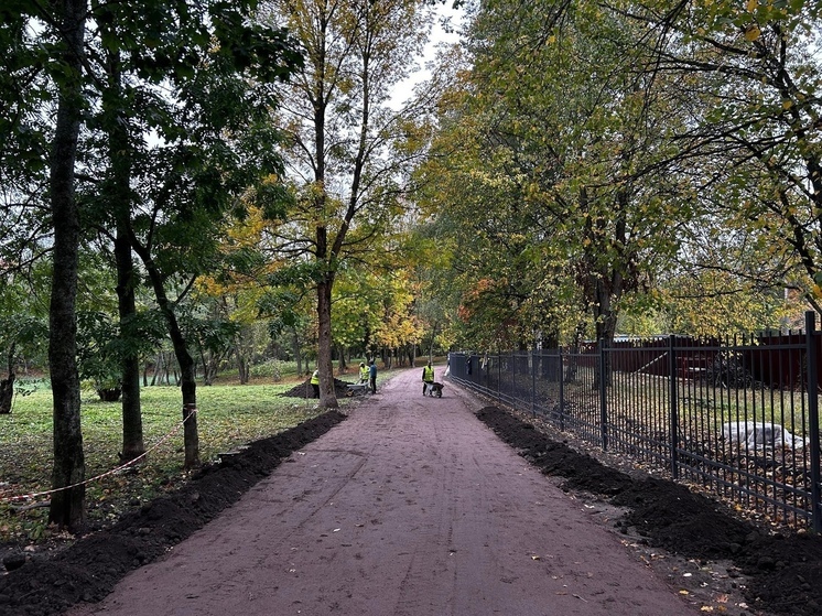 В Приоратском парке восстановили тропинку к Императорской дороге