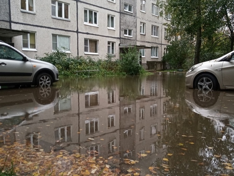 Океан разлился во дворе жилого дома в Петрозаводске