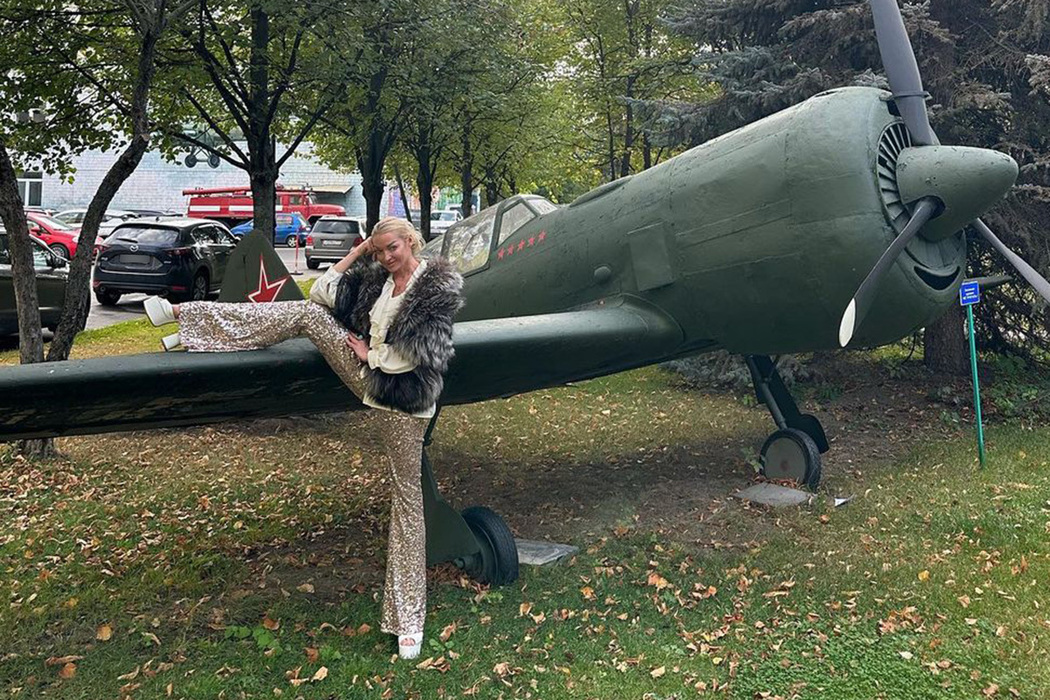 Volochkova faces prison for desecrating a WWII monument with twine: photos of inappropriate poses