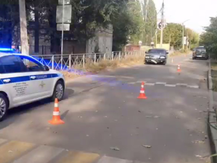 В Курске легковушка сбила юного самокатчика