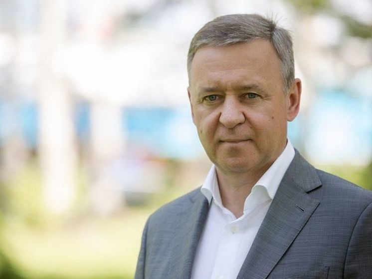 Мэр поздравил учителей Южно-Сахалинска с профессиональным праздником