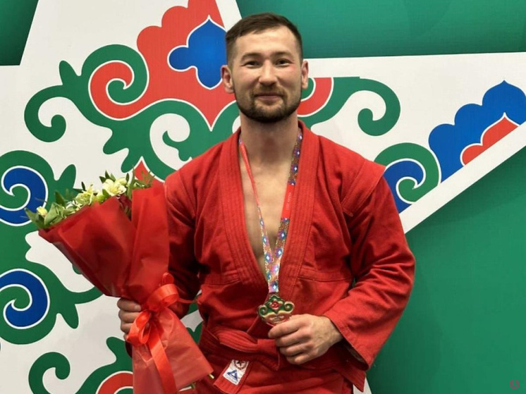Спортсмен из Барнаула взял серебро на международном турнире по самбо