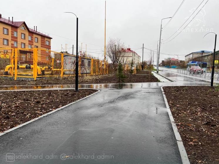 В Салехарде подрядчика заставят устранить дефекты на обновленном тротуаре