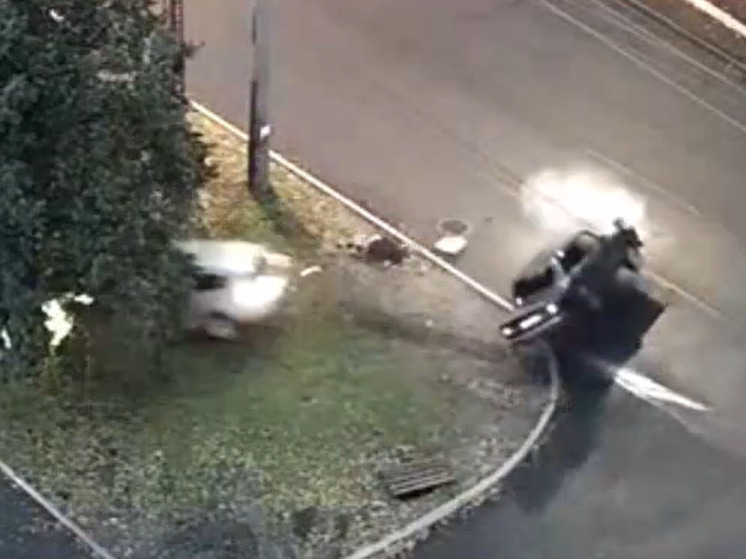 Иномарка положила набок «семерку» в Петрозаводске