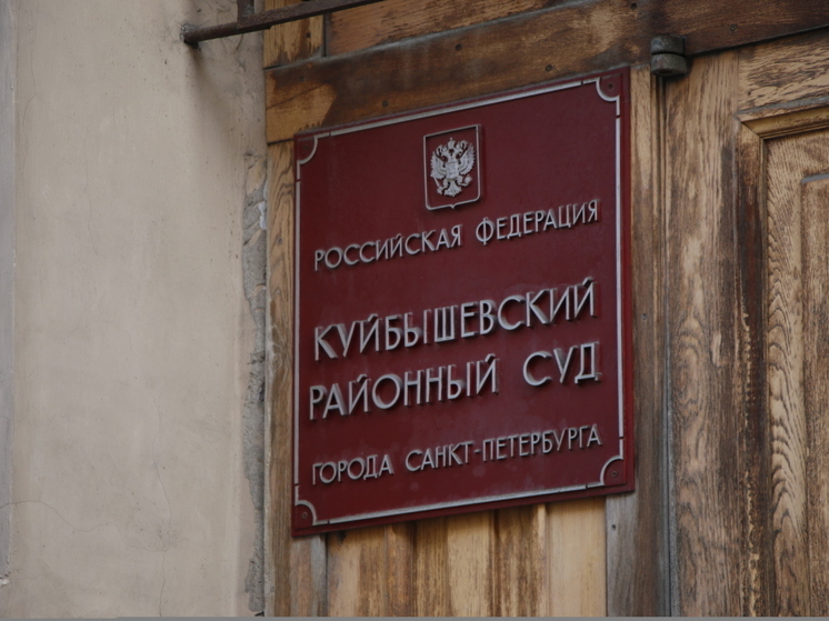 Петербургский суд оштрафовал на 40 тысяч рублей рэпера Oxxxymiron*