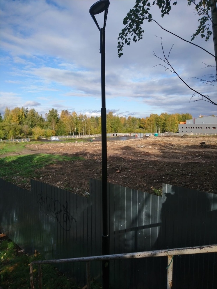 Вышедшая из берегов река затопила стройплощадку в Петрозаводске