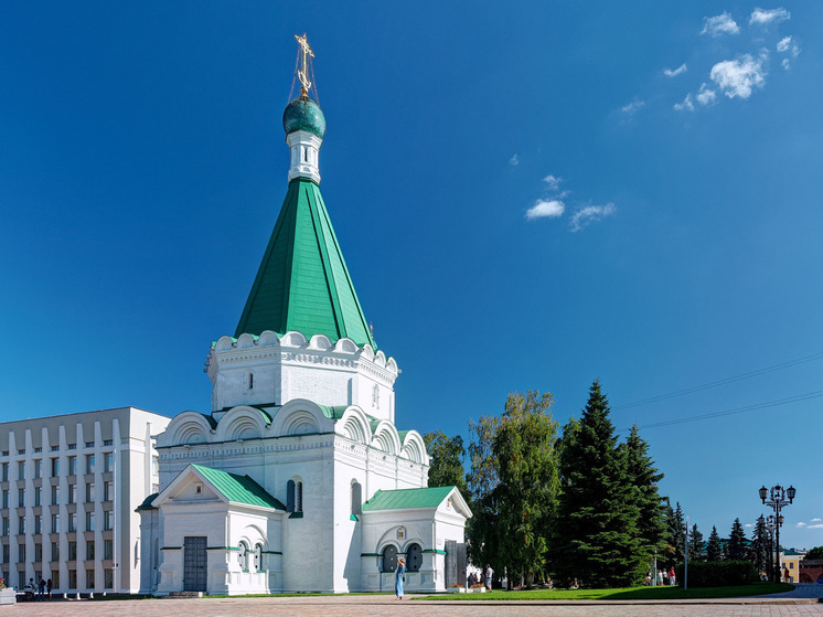 Пострадавшая лежала на земле, в руке у нее был нож