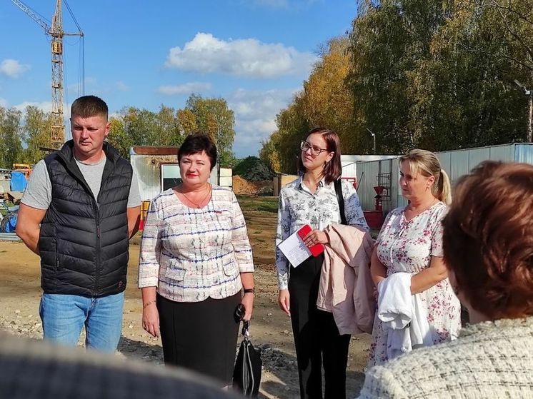 Строительную площадку в поселке Караваево посетил Общественный совет партийного проекта «Новая школа»