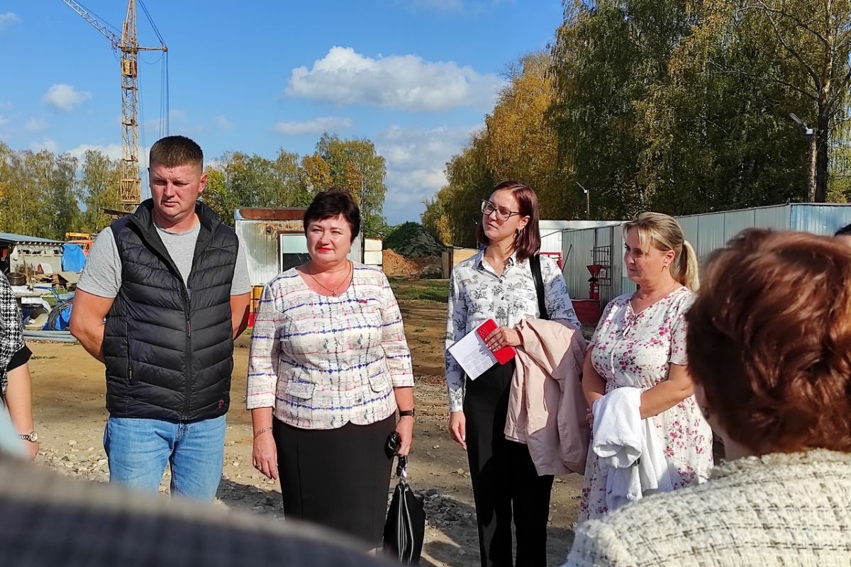 Строительную площадку в поселке Караваево посетил Общественный совет партийного проекта «Новая школа»