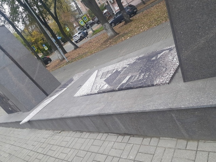В Ярославле обвалился мемориал ярославцам, трудившимся во время ВОВ