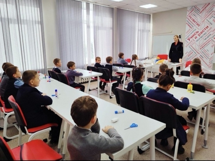 Смоленские госавтоинспекторы провели урок в Шаталовской средней школе