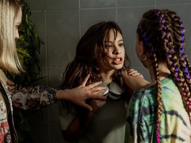 Ты не один: создатели сериала «Плакса» запускают сайт против буллинга