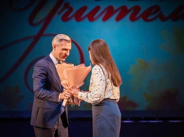 Губернатор Смоленской области поздравил педагогов с Днём учителя