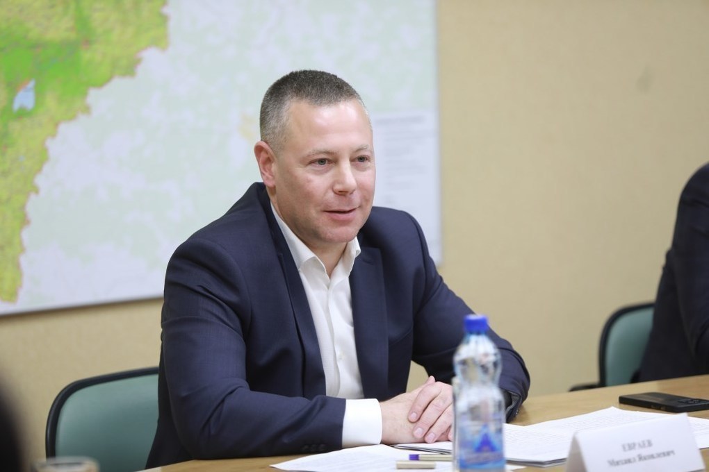 Михаил Евраев: увеличение времени работы поликлиник должно пройти без нарушений ТК