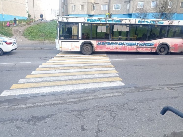 Пешеход попал под автобус на улице Скальная в Мурманске