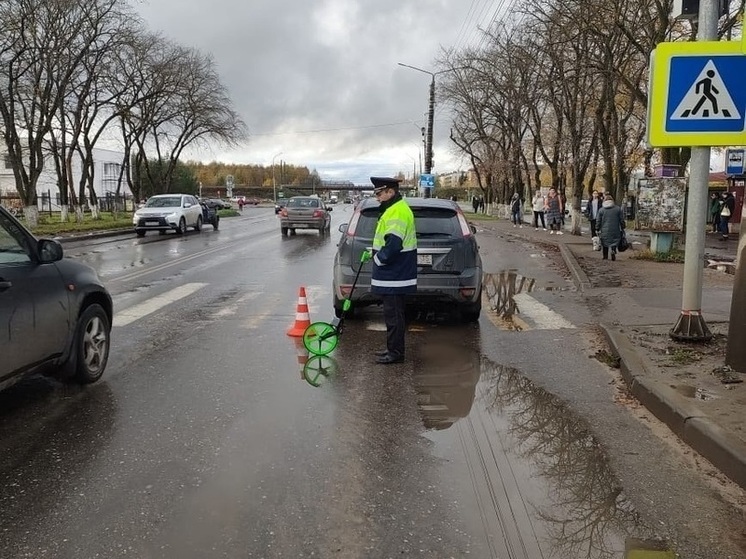 Несовершеннолетнюю девушку сбили на пешеходном переходе в Соколе
