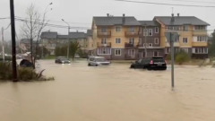 Из-за мощного тайфуна Южно-Сахалинск снова ушел под воду: видео стихии
