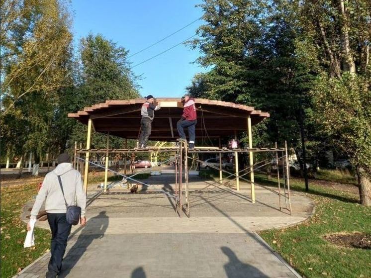 Завершают ремонт Октябрьского бульвара в Ливнах Орловской области