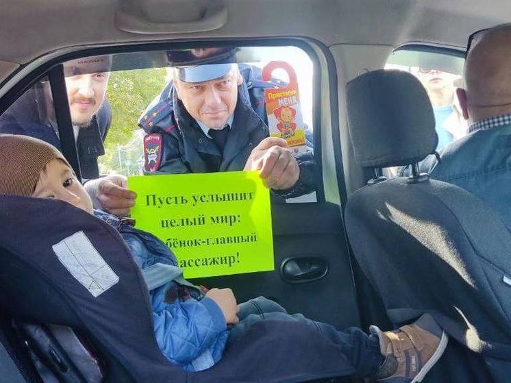 Сотрудники ГИБДД в Ессентуках проверили работу таксистов вместе с детсадовцами