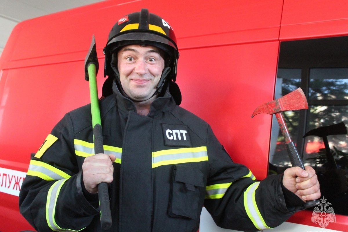 Костромские пожарные устроили улыбчивую фотосессию