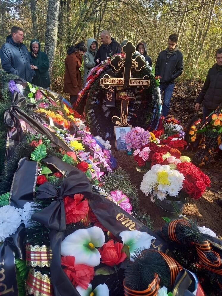 Вся деревня в Карелии пришла на похороны земляка, погибшего на СВО