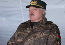 Президент Белоруссии Александр Лукашенко заявил, что украинский лидер Владимир Зеленский «ведёт себя абсолютно правильно», когда требует военной помощи от Запада