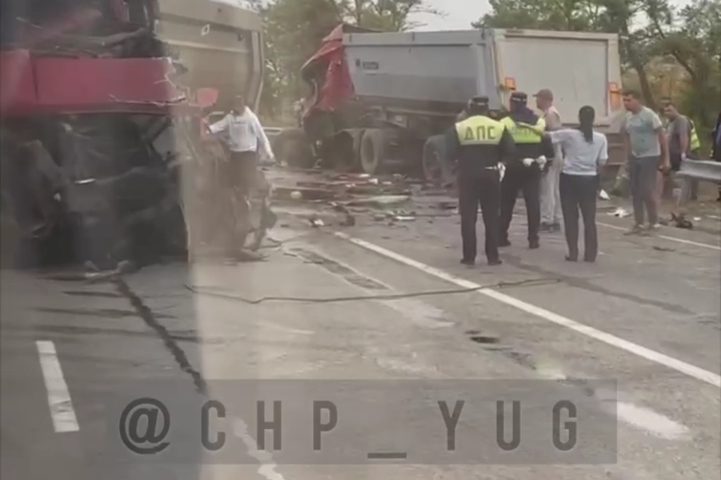 В Северском районе при столкновении 2 большегрузов пострадали водители