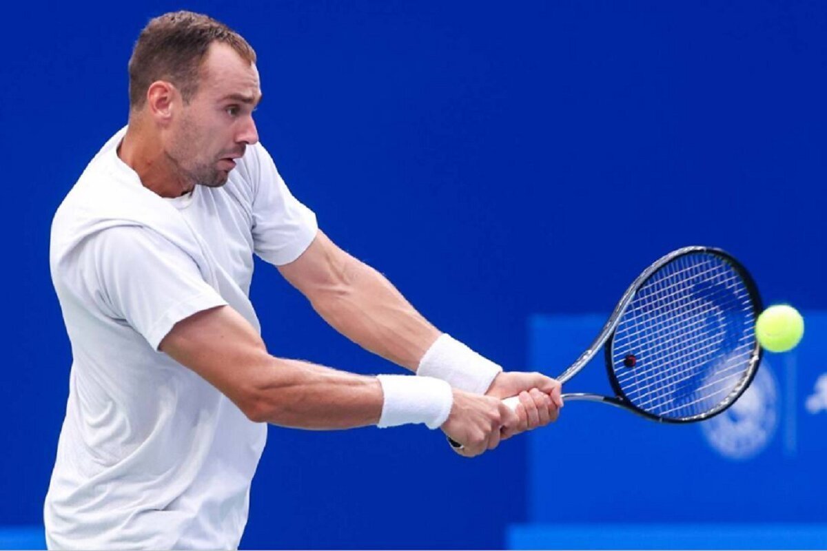 Российские теннисисты успешно провели свои матчи на представительных соревнованиях в Китае в пятницу.