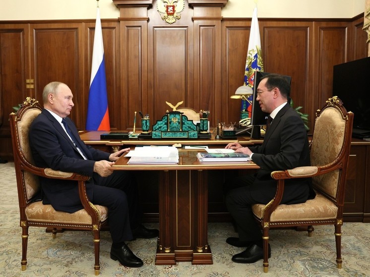 Глава Якутии поздравил Владимира Путина с днем рождения