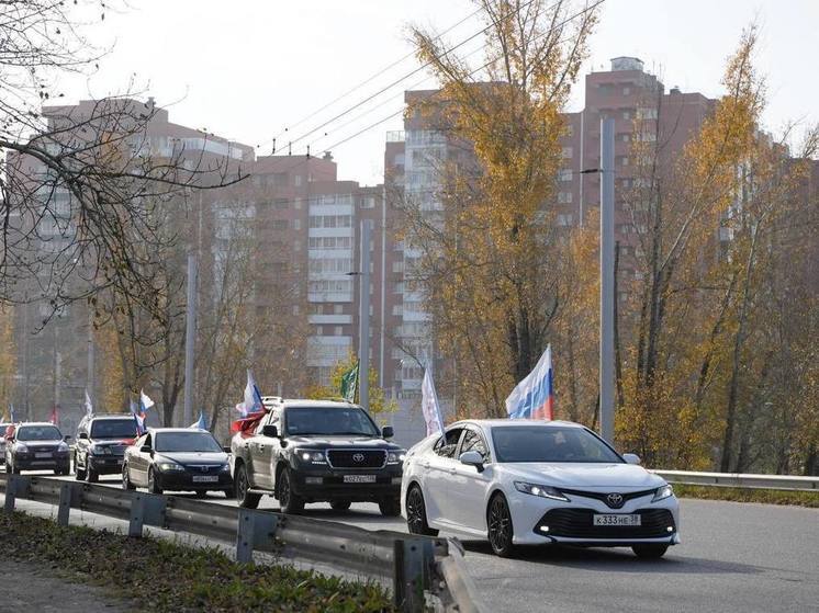 В Иркутске прошёл автопробег в честь дня рождения президента России