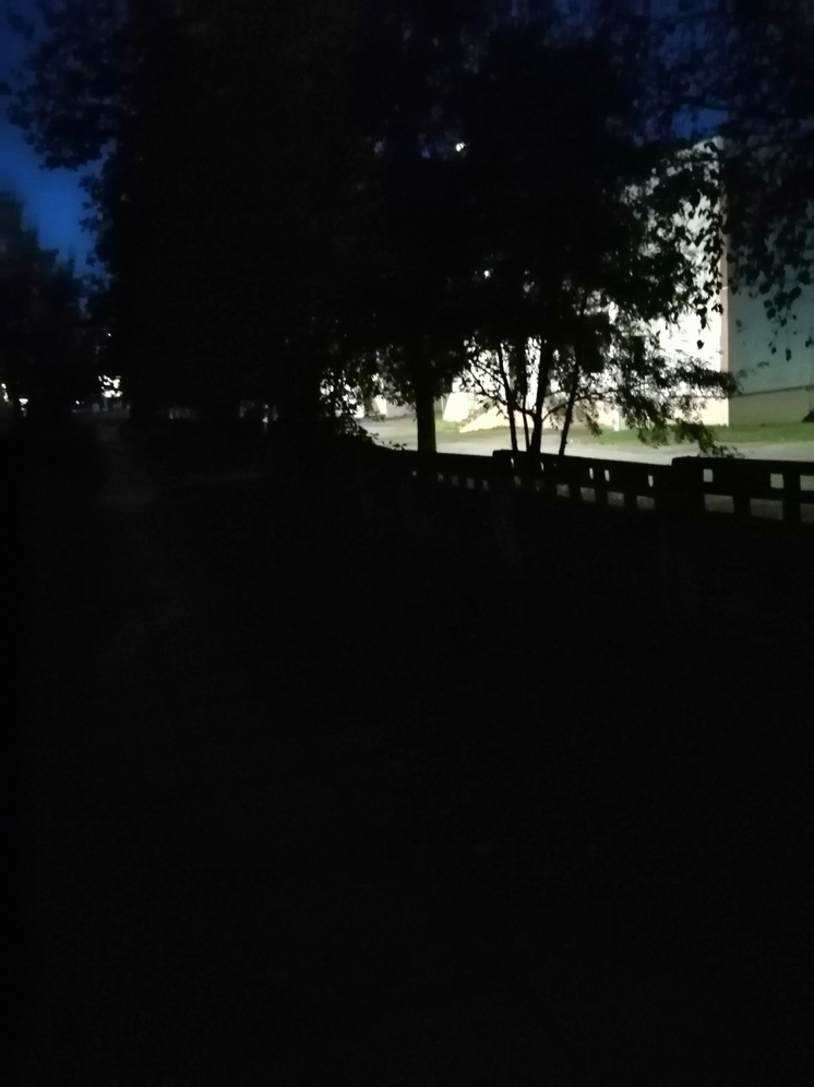 Жители Петрозаводска требуют включить освещение во дворах