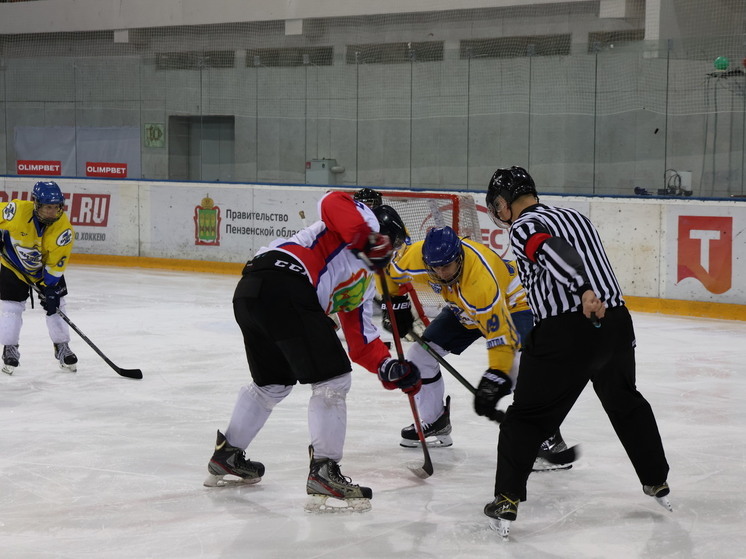 В Пензе стартовал турнир по хоккею среди любительских команд им. Александра Кожевникова