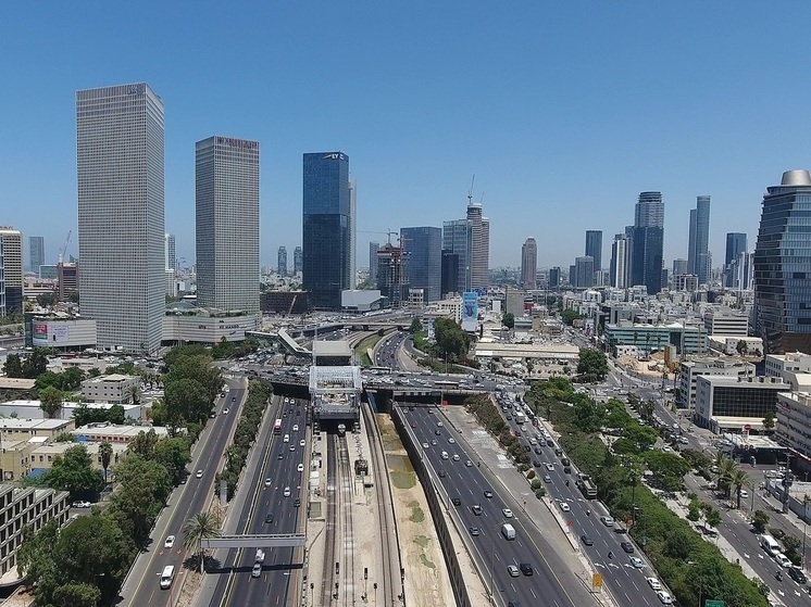 Ракета попала в жилой дом в центре Тель-Авива