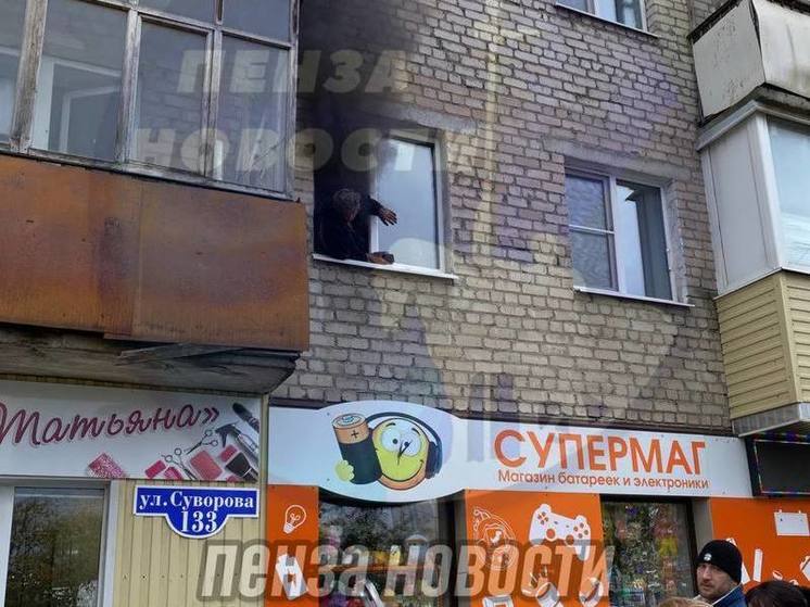 В Пензе спасли мужчину из горящей квартиры