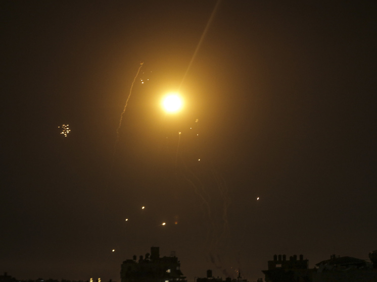 Ракета ХАМАС опять попала в жилой дом в Тель-Авиве: видео