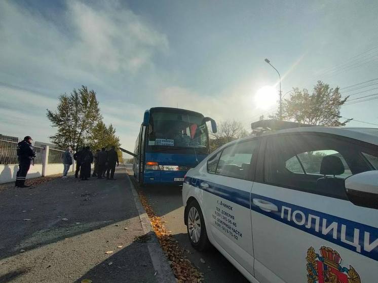 Пассажирский автобус с нелегалами задержали на западе Красноярского края