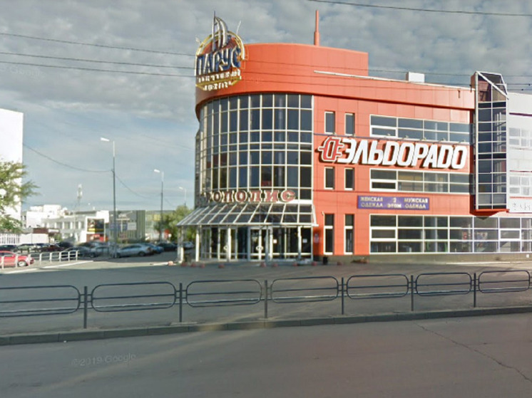 Автомобиль загорелся возле автовокзала в Кургане