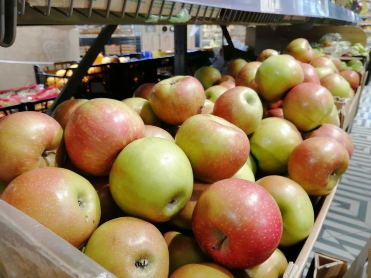 Калининградские ретейлеры отказались от дорогих яблок из Сербии и Турции