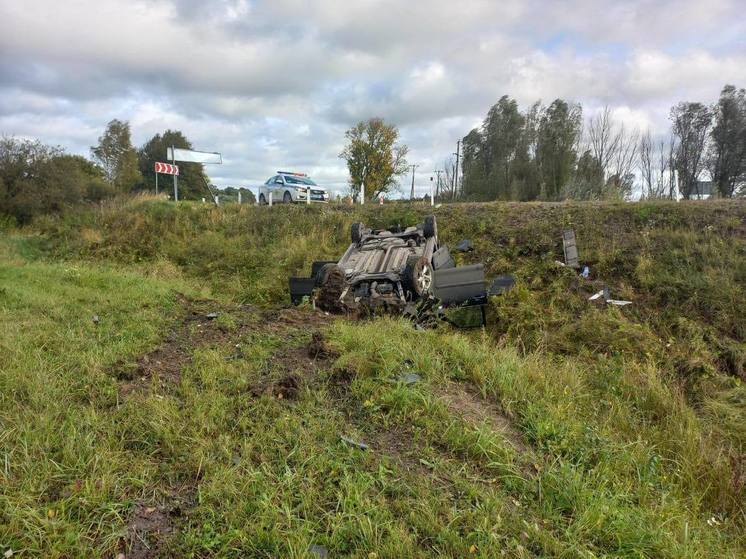 Citroen с водителем и тремя пассажирами улетел в кювет на трассе под Советском