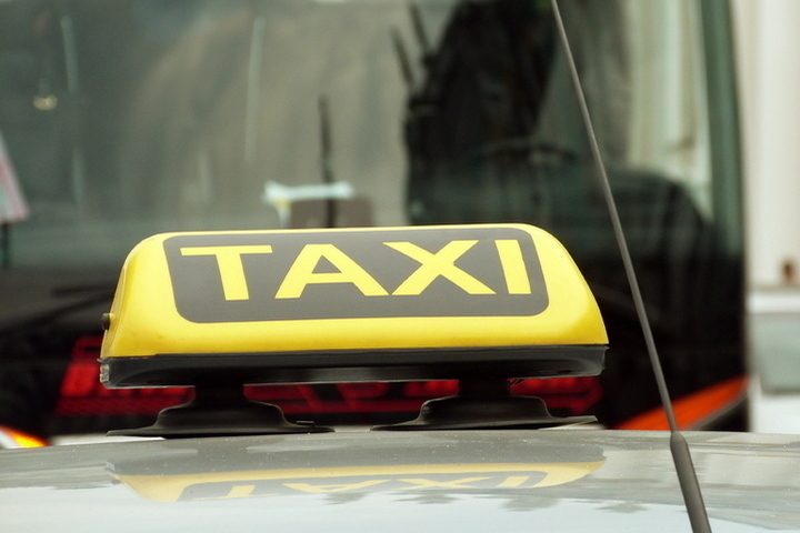 Калининградские водители рассказали, кто должен урегулировать цены на такси