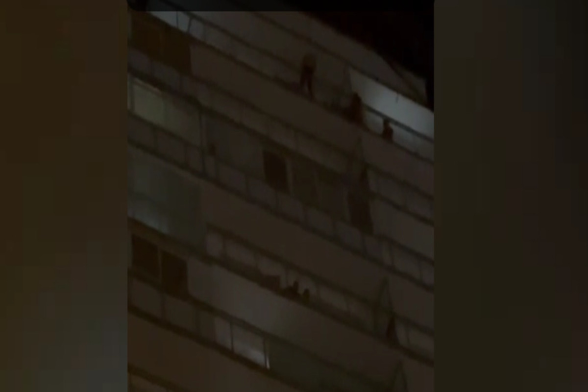 В красноярском мкр Солнечный мужчина хотел спрыгнуть с 16-го этажа
