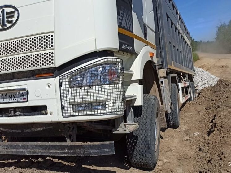 Введено ограничение для большегрузов на автодороге "Харбалах"