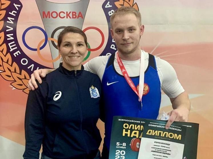 Тяжелоатлеты из Салехарда взяли золото и серебро всероссийского турнира