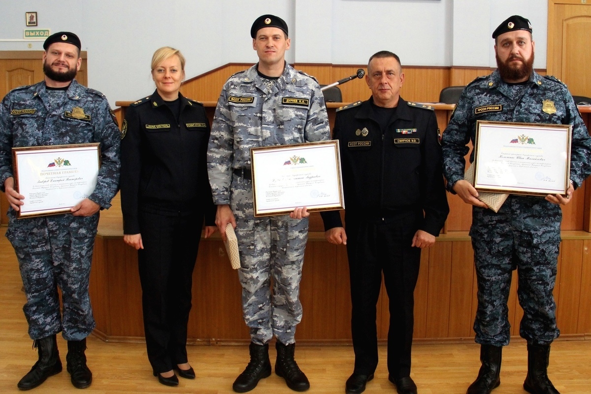 Да выполнение задач в ЛНР наградили судебных приставов из Орловской области
