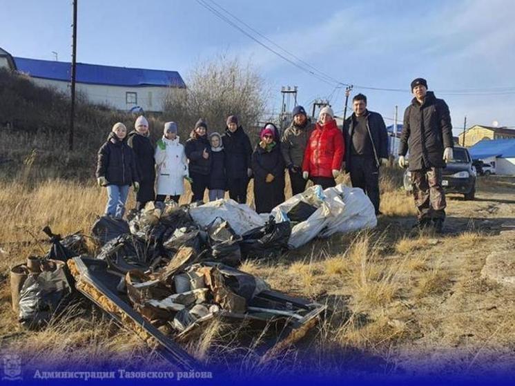 Жители Тазовского собрали 300 кило мусора на Почтовой улице