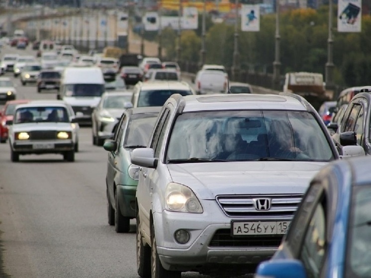 В Новосибирске жители начали массово скупать внедорожники